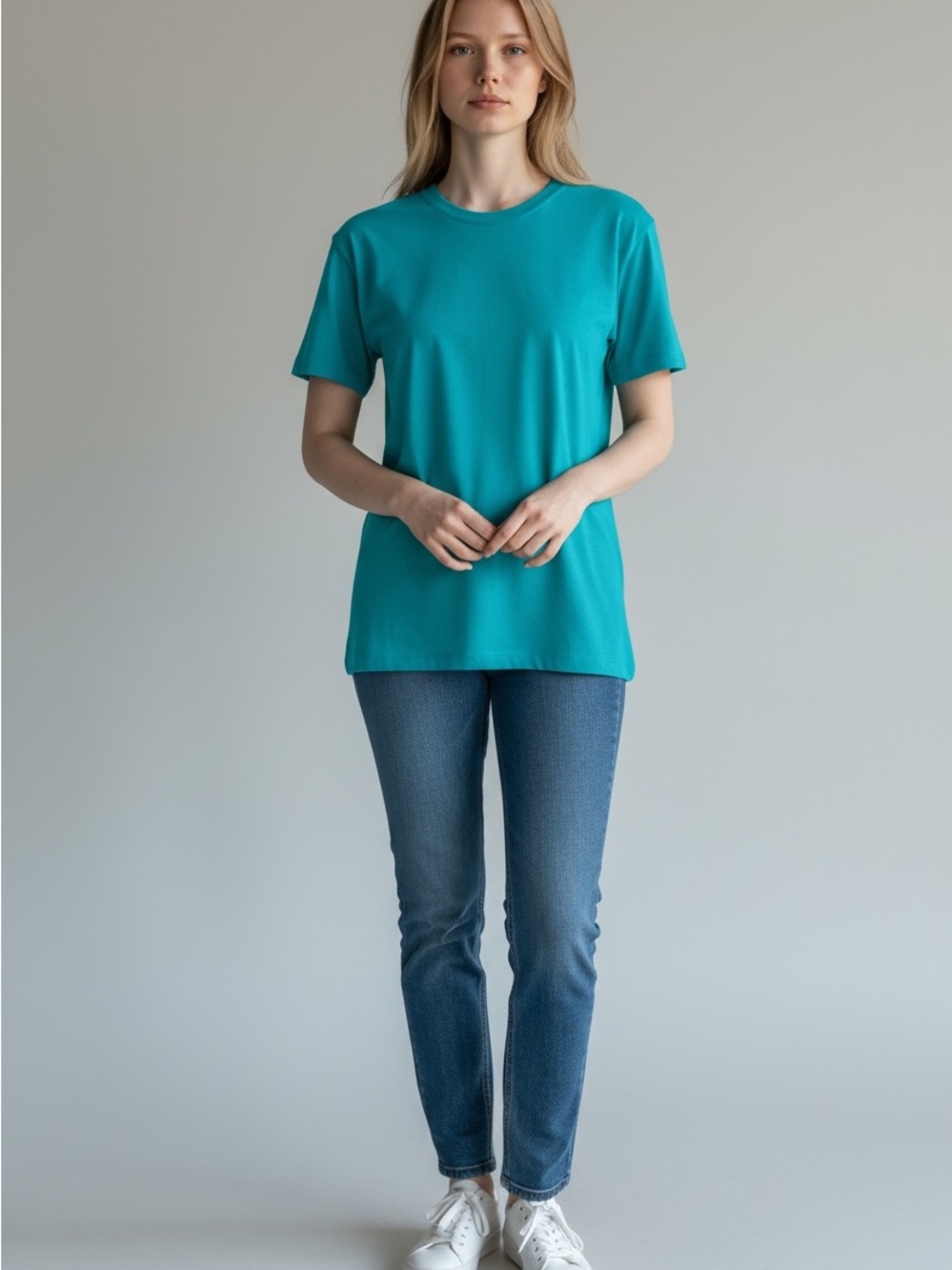 Stylus Women's Crewneck Tee in Aqua Blue Size Small
